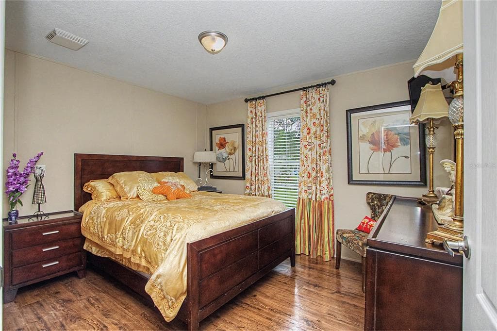 56348 MAPLE ROAD photo 24