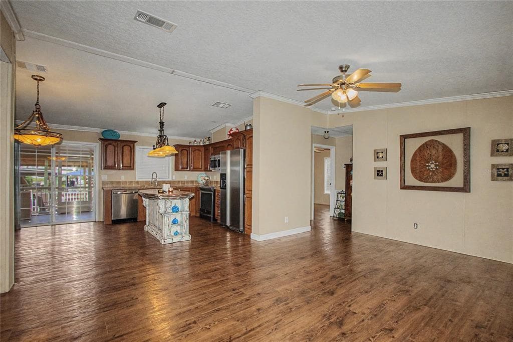56348 MAPLE ROAD photo 10