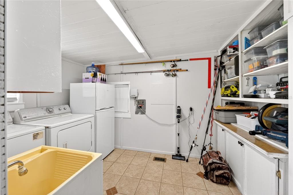 957 TODD WAY photo 24
