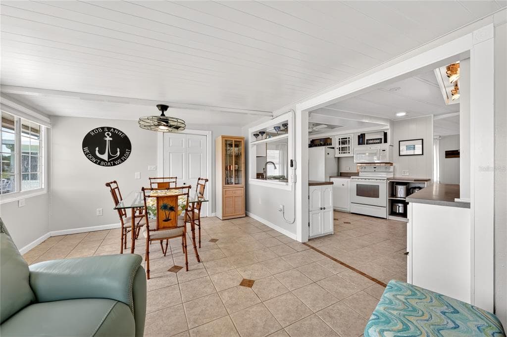 957 TODD WAY photo 21