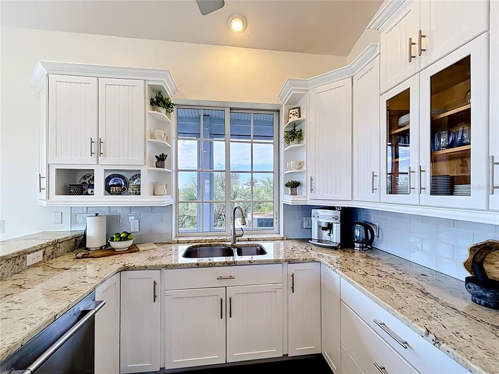 39 BAYSHORE CIRCLE photo 20