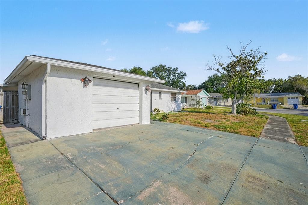 2217 HARRISON DRIVE photo 2