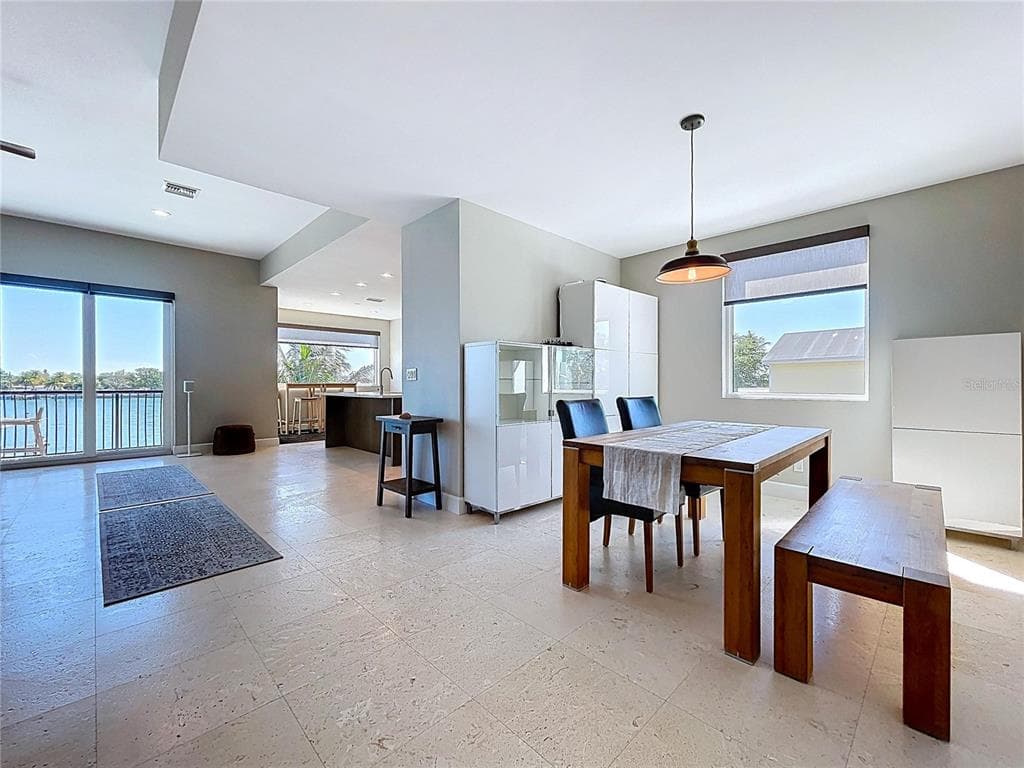 306 BAY PLZ photo 13