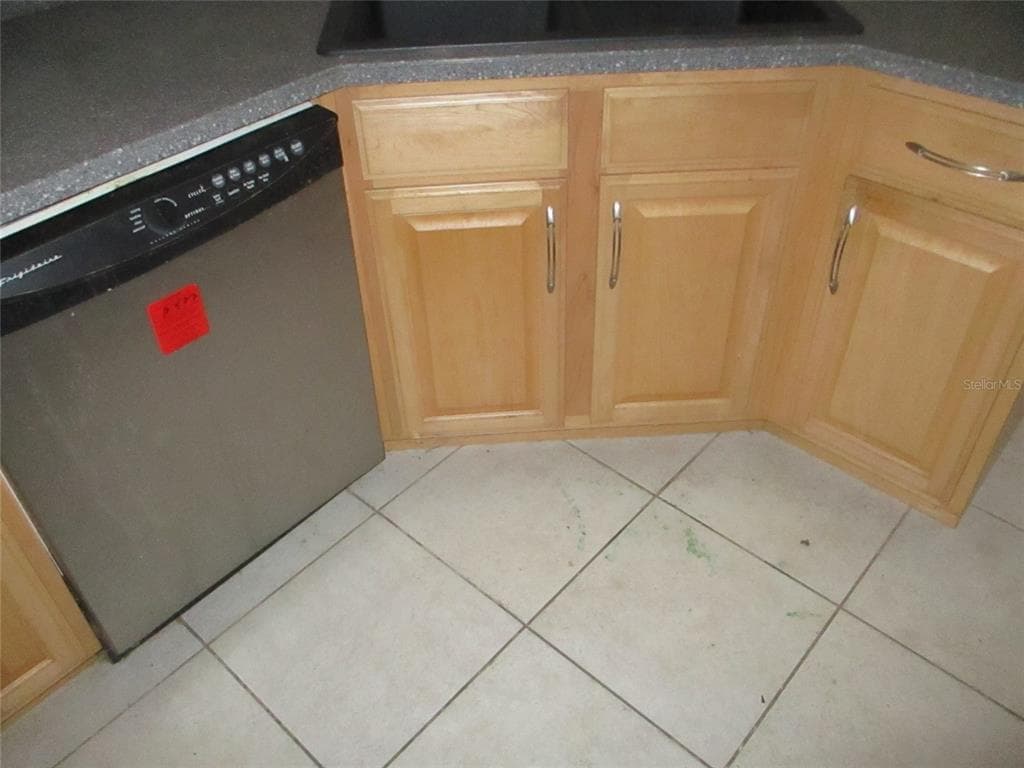 8904 PLANTERS LANE photo 9