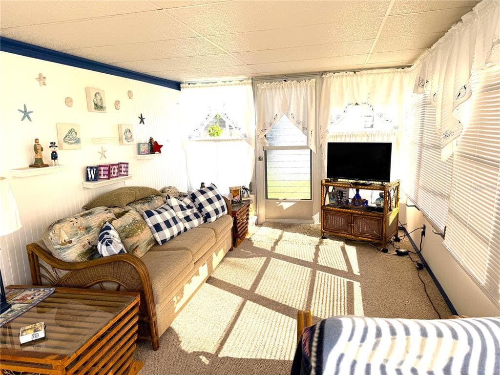 527 BLACKBURN BOULEVARD photo 12