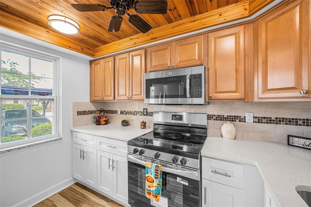 4200 HAMPTON DRIVE photo 23