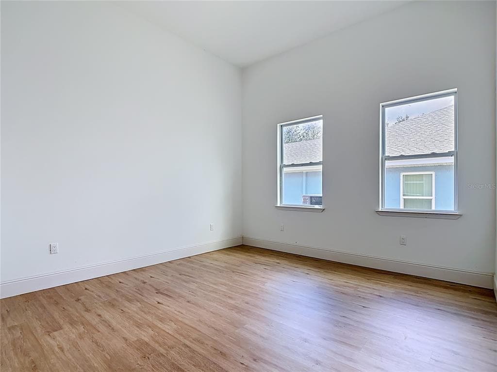 10262 KINGSVILLE DRIVE photo 23
