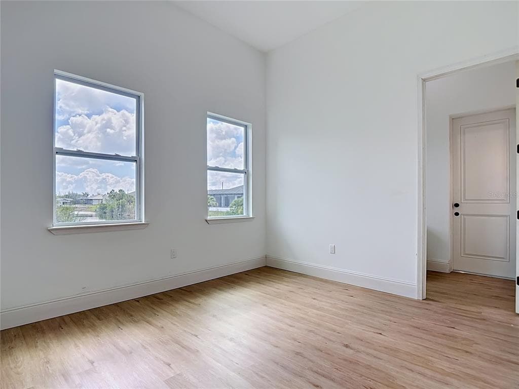 10262 KINGSVILLE DRIVE photo 20