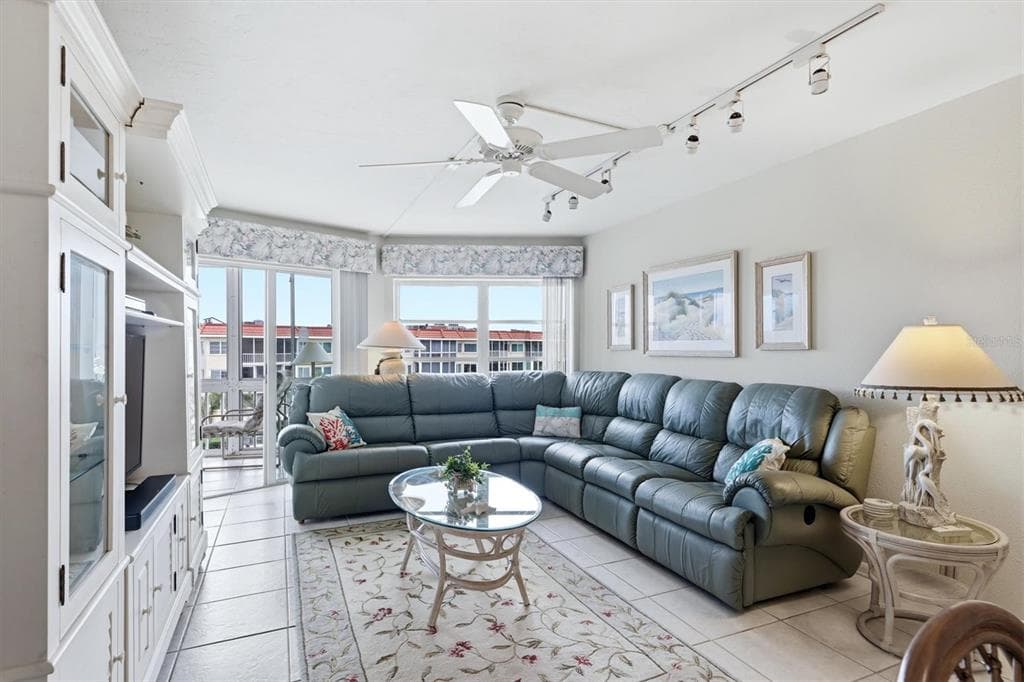1215 S PORTOFINO DRIVE 406 photo 8