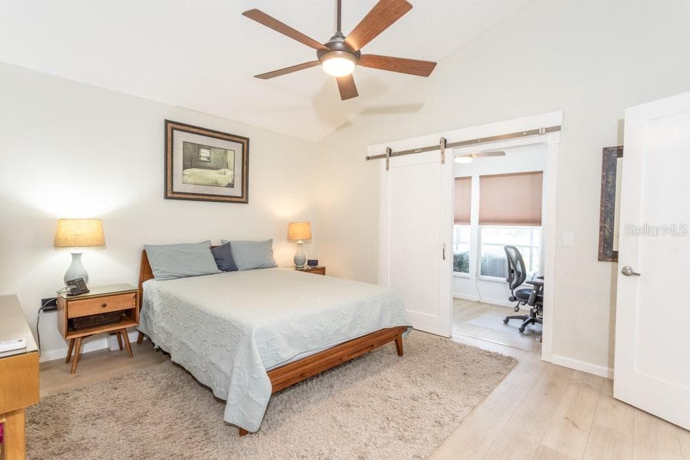 33 BEDFORD DRIVE photo 17