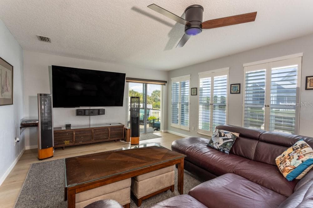 33 BEDFORD DRIVE photo 16