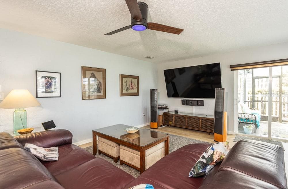 33 BEDFORD DRIVE photo 14
