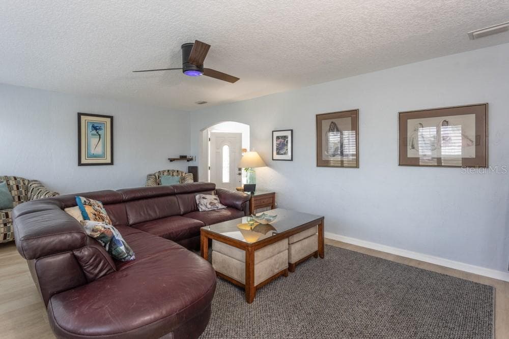 33 BEDFORD DRIVE photo 15
