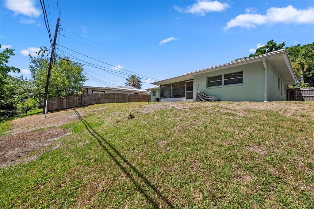 1413 EMBASSY DRIVE photo 17