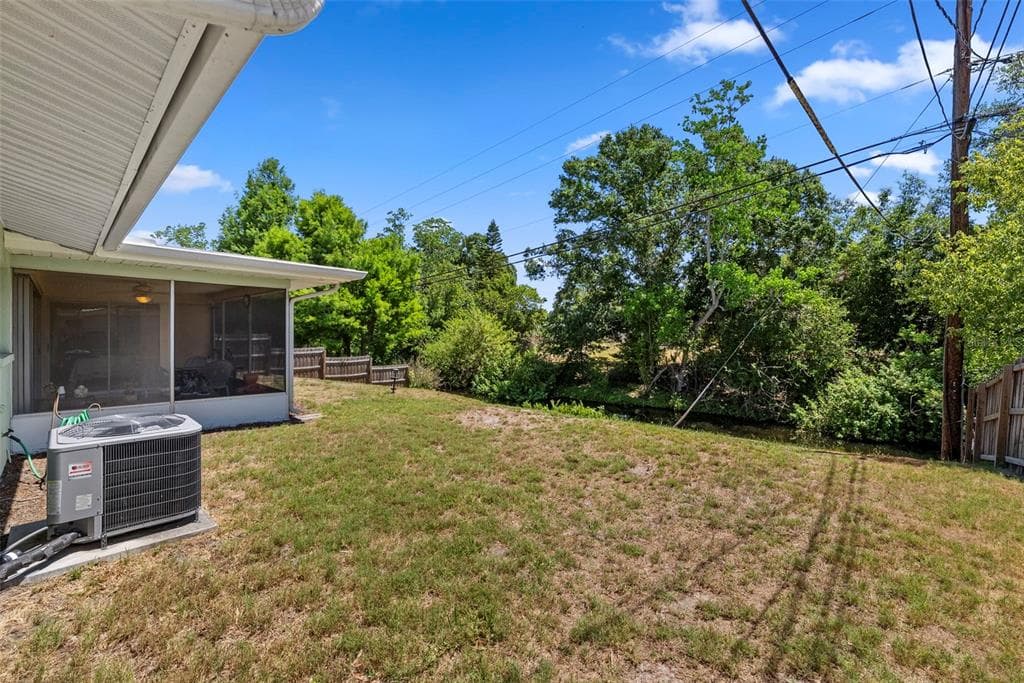 1413 EMBASSY DRIVE photo 16