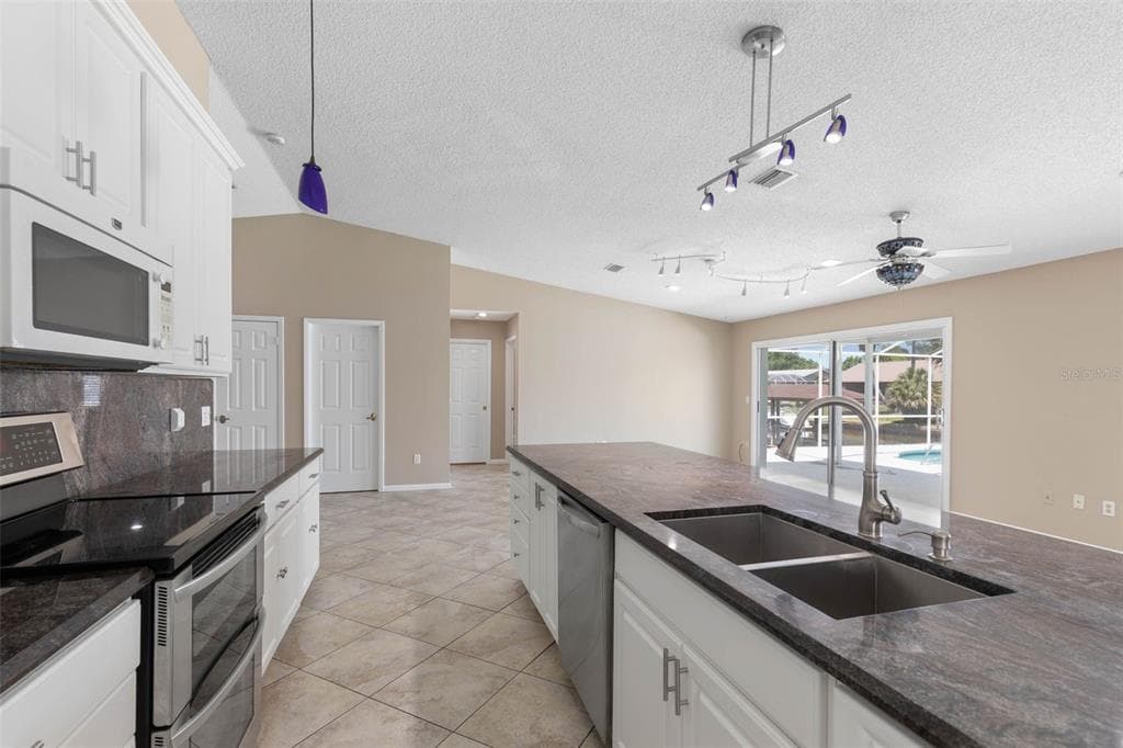 21 CRESCENT COURT S photo 21