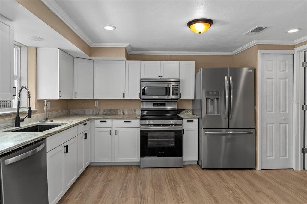 13804 MALCOLM AVENUE photo 14