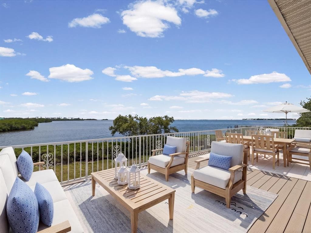 1647 SEA BREEZE DRIVE photo 3