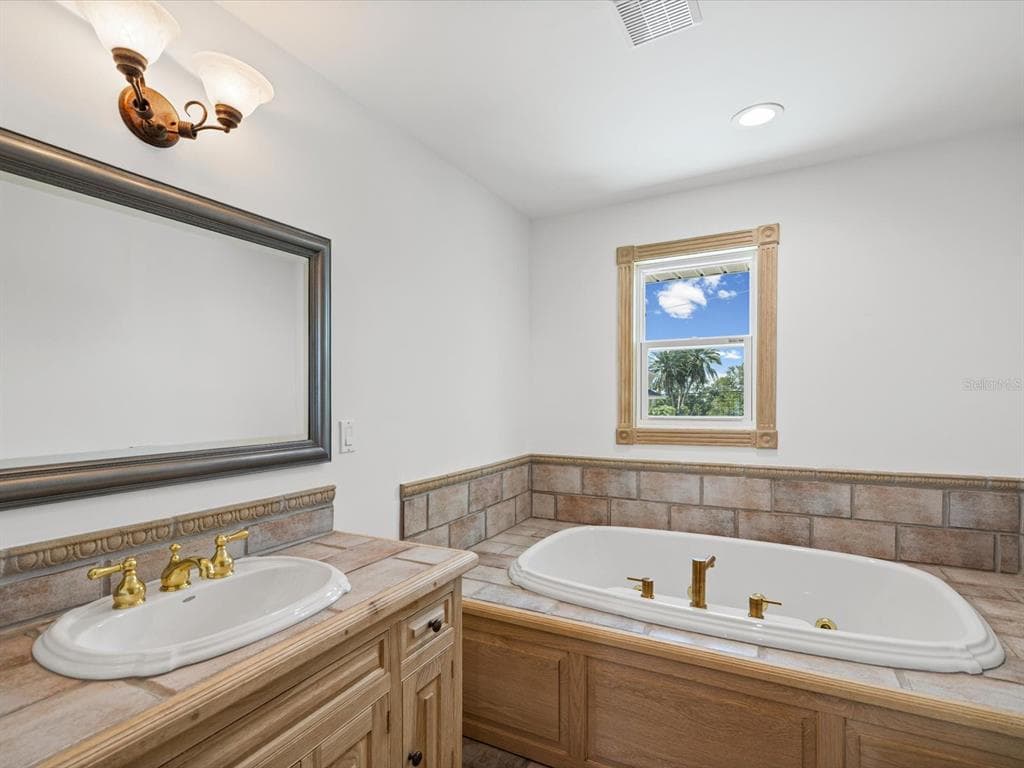 1647 SEA BREEZE DRIVE photo 24