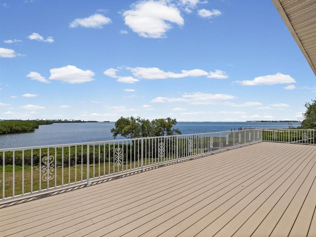 1647 SEA BREEZE DRIVE photo 18