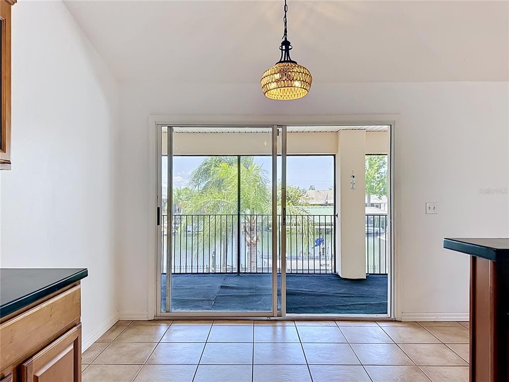 624 KINGSTON COURT photo 25