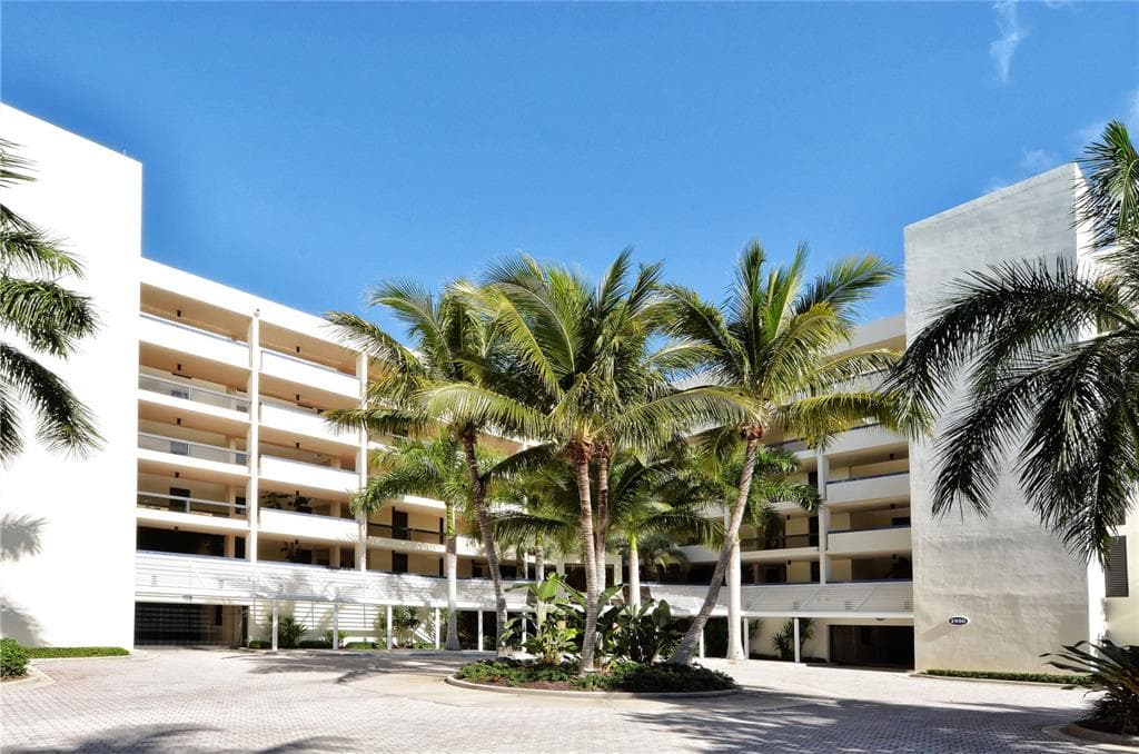 1930 HARBOURSIDE DRIVE 122 photo 1