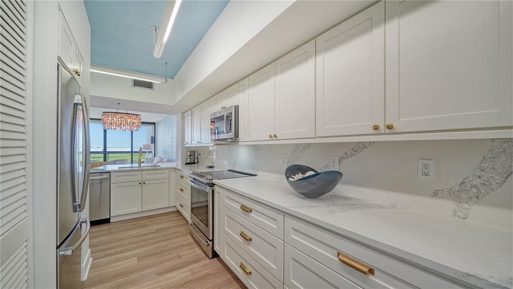1930 HARBOURSIDE DRIVE 122 photo 21