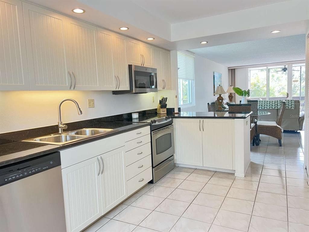 843 BAYPORT WAY 843 photo 4