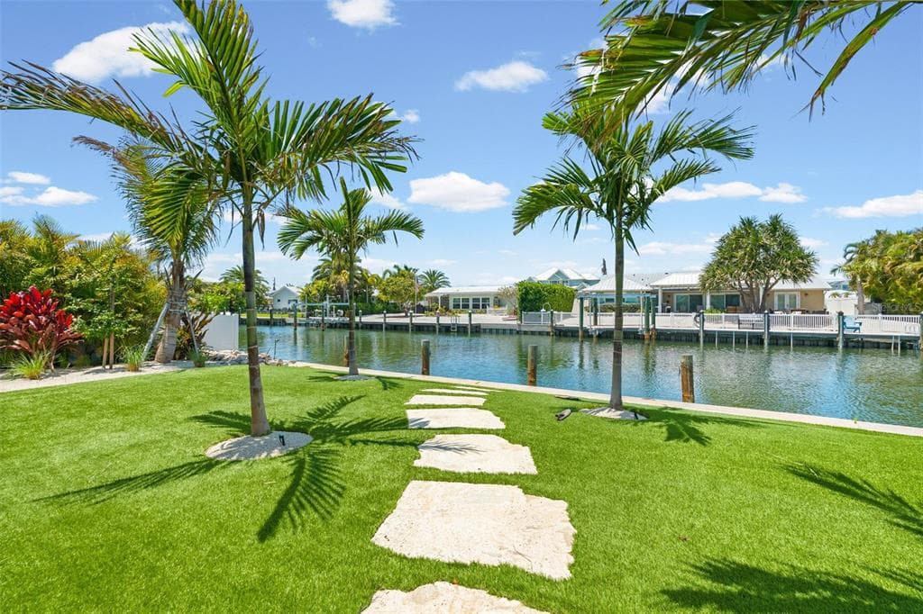 528 KEY ROYALE DRIVE photo 4