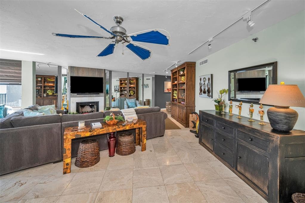 1660 GULF BOULEVARD 208 photo 24