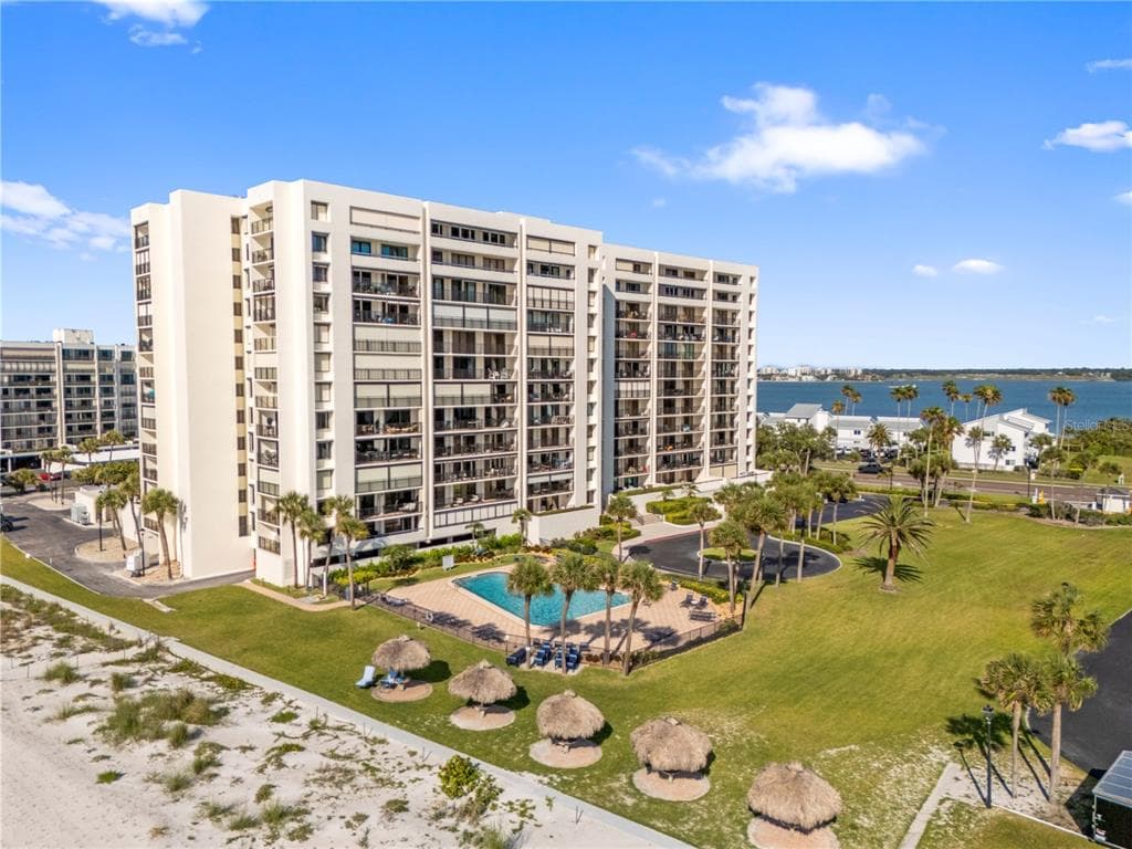 1460 GULF BOULEVARD 412 photo 6
