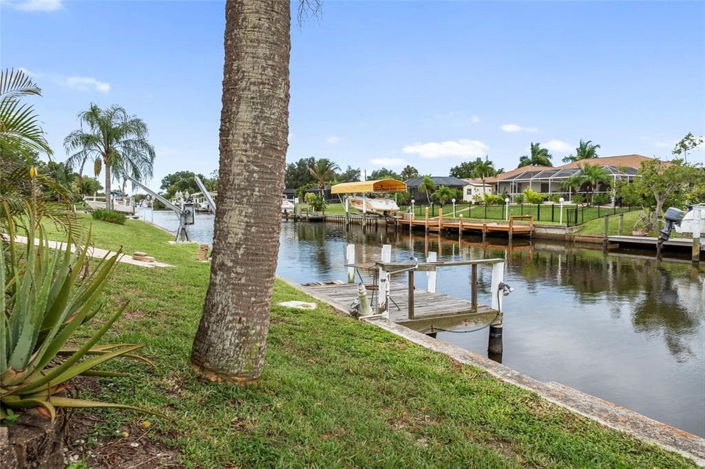 140 BARRE DRIVE NW photo 24