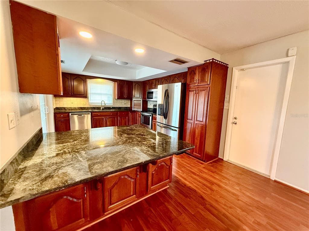 7607 VIENNA LANE photo 16