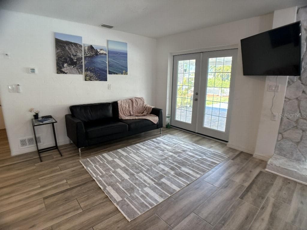 1549 DELAWARE AVENUE NE photo 10