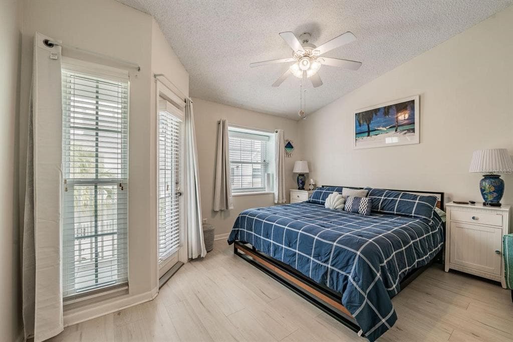 17960 GULF BOULEVARD 121 photo 23