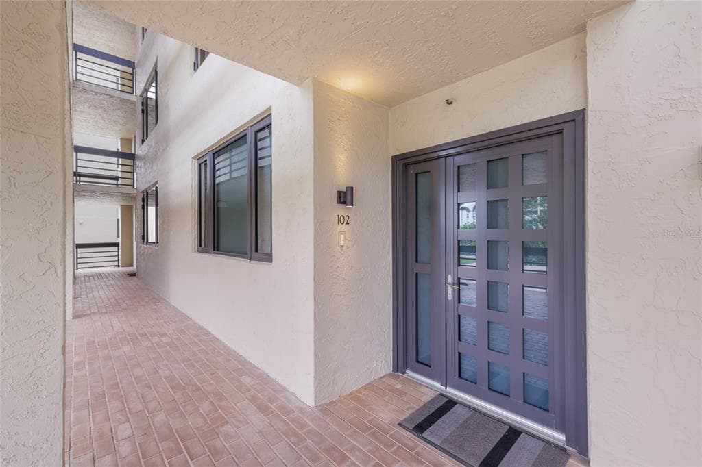 1095 GULF OF MEXICO DRIVE 102 photo 4