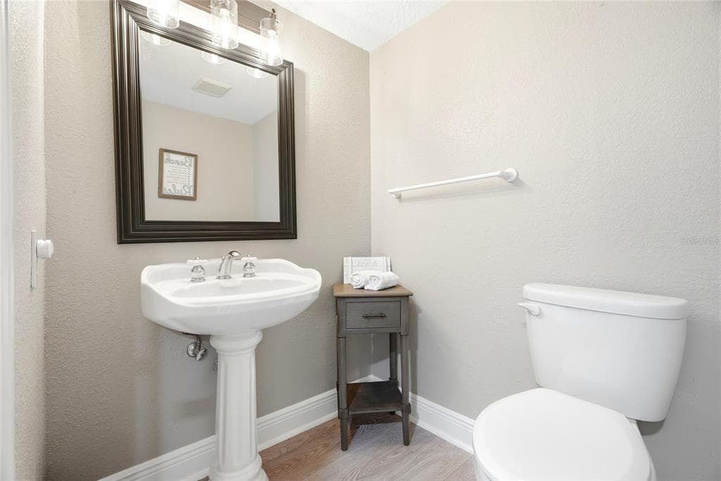 634 EDGEWATER DRIVE 844 photo 21
