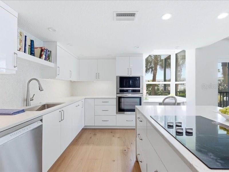 1848 SHORE DRIVE S 101 photo 12