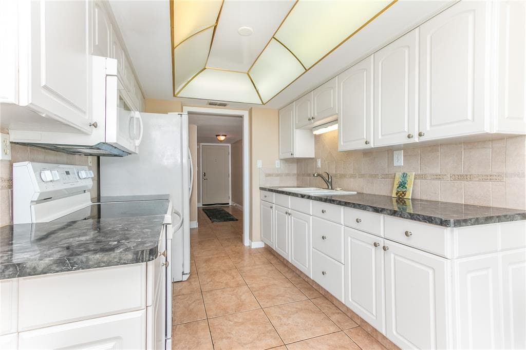 400 ISLAND WAY 212 photo 17
