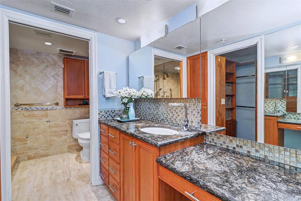 2504 GULF BOULEVARD 304 photo 9