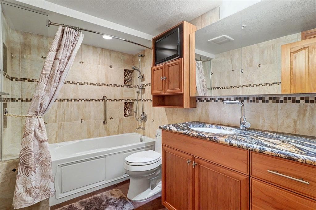 2504 GULF BOULEVARD 304 photo 21