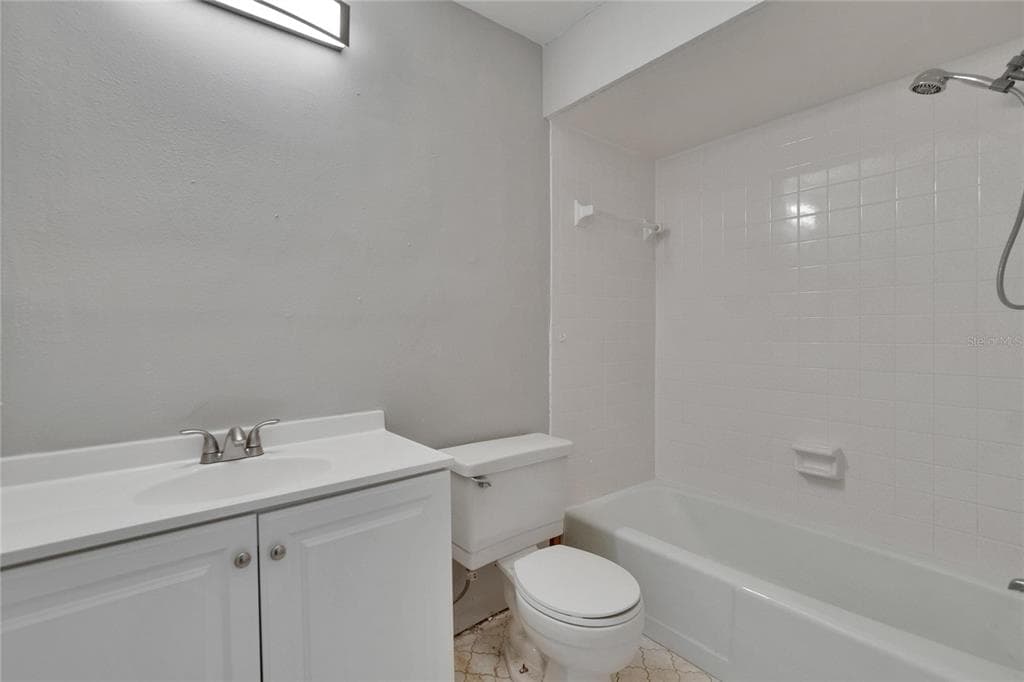 814 SEABREEZE DRIVE photo 21