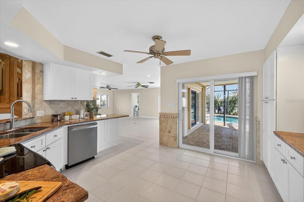 3640 HARBORVIEW COURT photo 18