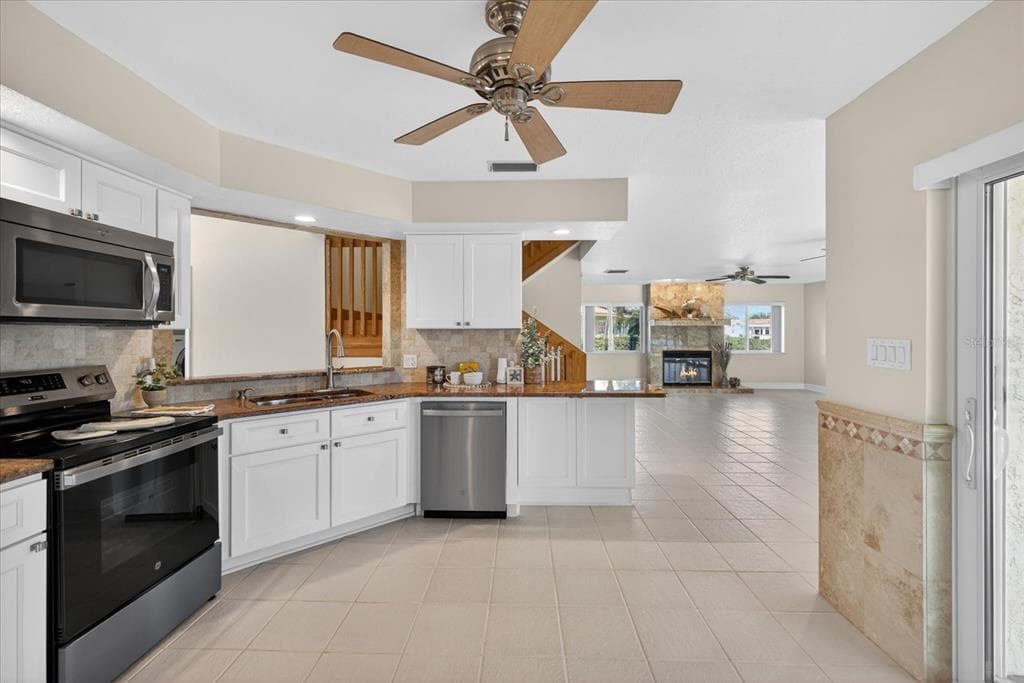 3640 HARBORVIEW COURT photo 15