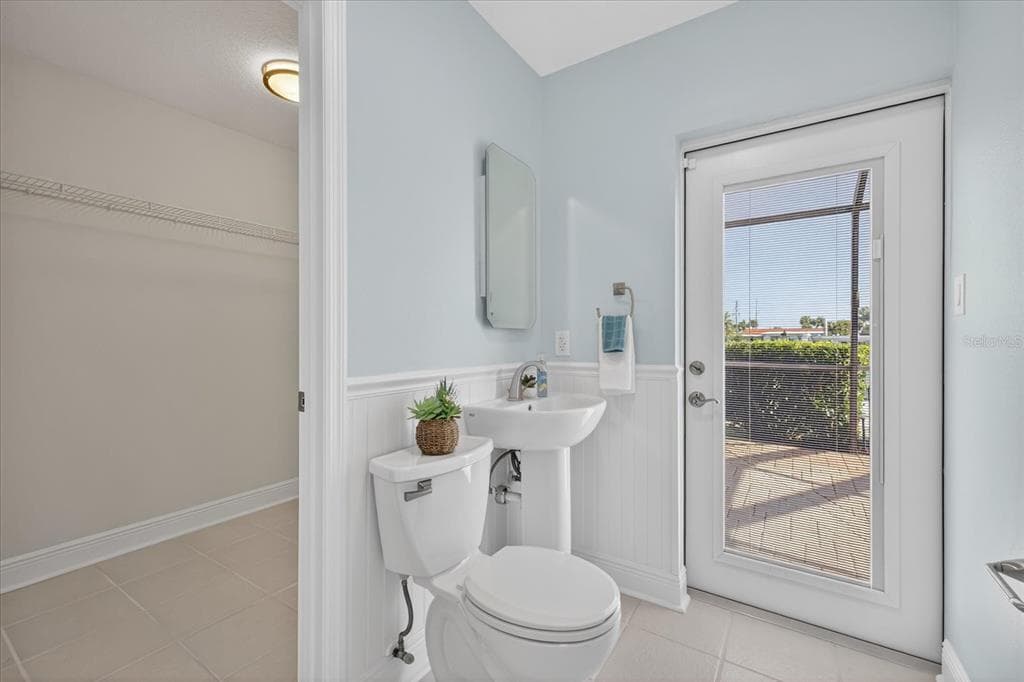 3640 HARBORVIEW COURT photo 25