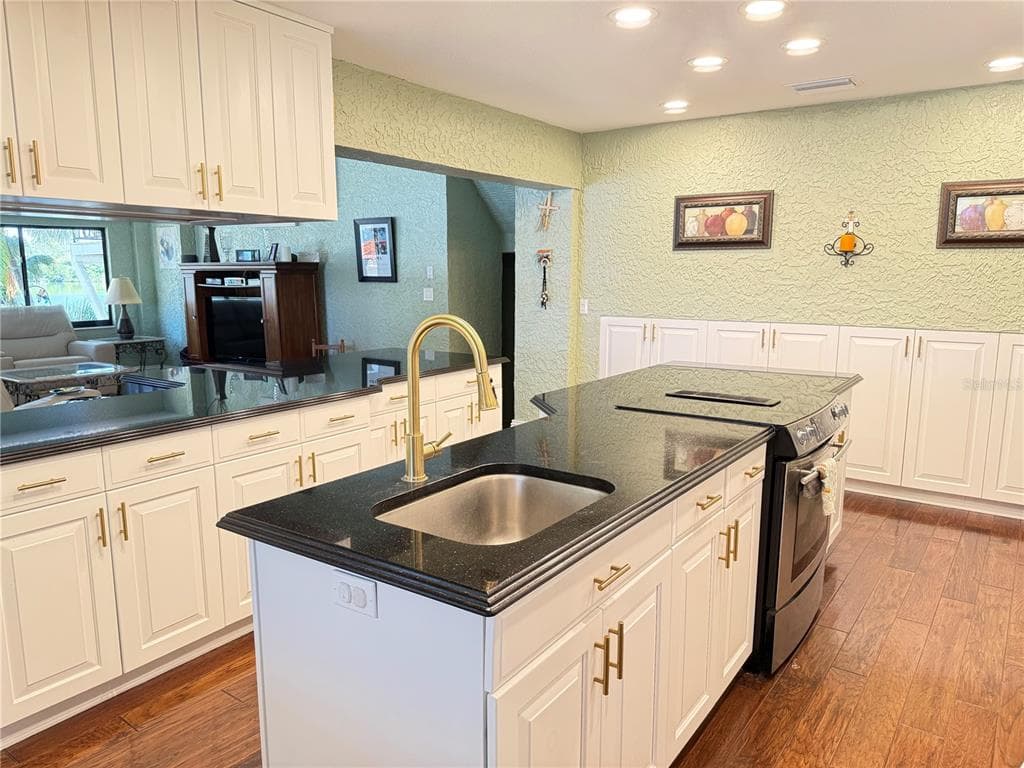 500 N HIGHLAND AVENUE photo 25