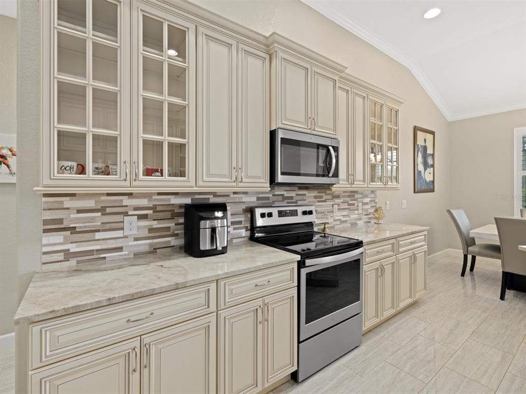340 MCCABE STREET photo 12