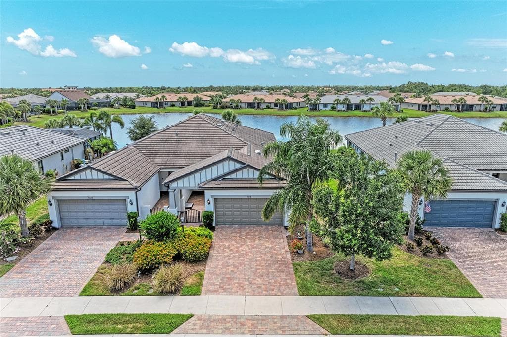 7018 HOLBROOK COVE photo 1