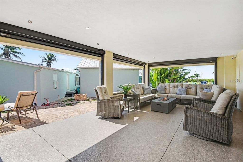 604 TAHITI COURT photo 23