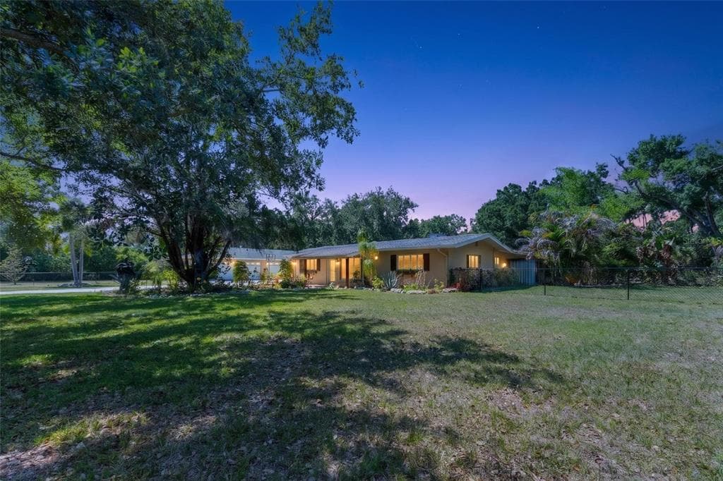 2515 49TH STREET photo 3